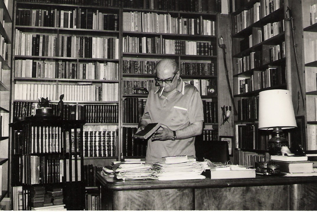 Geleneksel iletimizi paylaşalım...
"Bir neslin yüz akıdır" Kemal Tahir...
Türk düşüncesinde Batı sorununu kökten tartışmaya açmış, aktarmacı hazır kalıplara karşı ısrarla yerliliği savunmuş, Batı'ya ve Batılılaşmaya karşı net bir karşı duruş sergilemiştir.