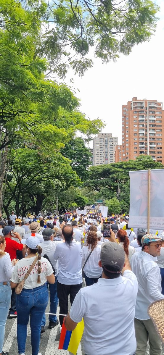 titor42's tweet photo. El cocainomano de la casa de nariño perdió las calles https://t.co/sdr5z81Wgw