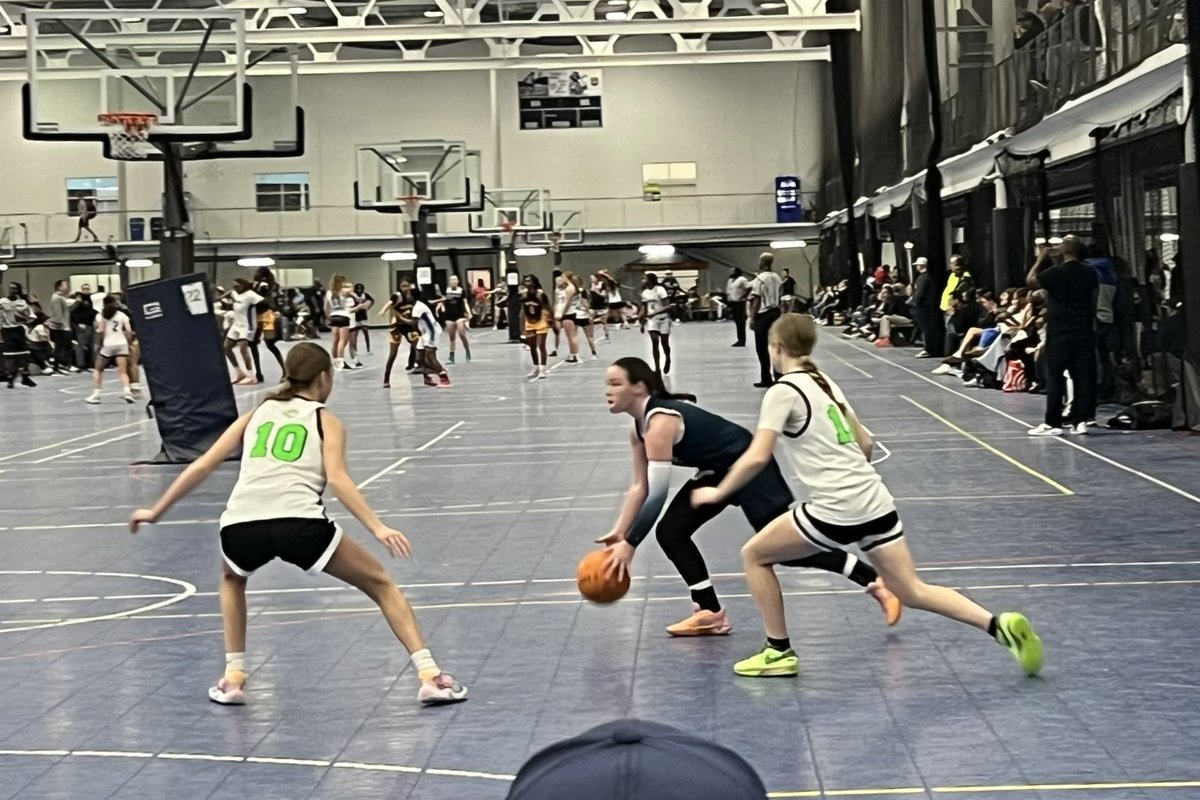 Loved getting to watch CPE before our game today at Spooky Nook in Manheim! Great work, @cam_forsythe11 @BrookeNalls !! Get those Ws! 💚🤩 #cpe #aau #aaubasketball #liveatthenook