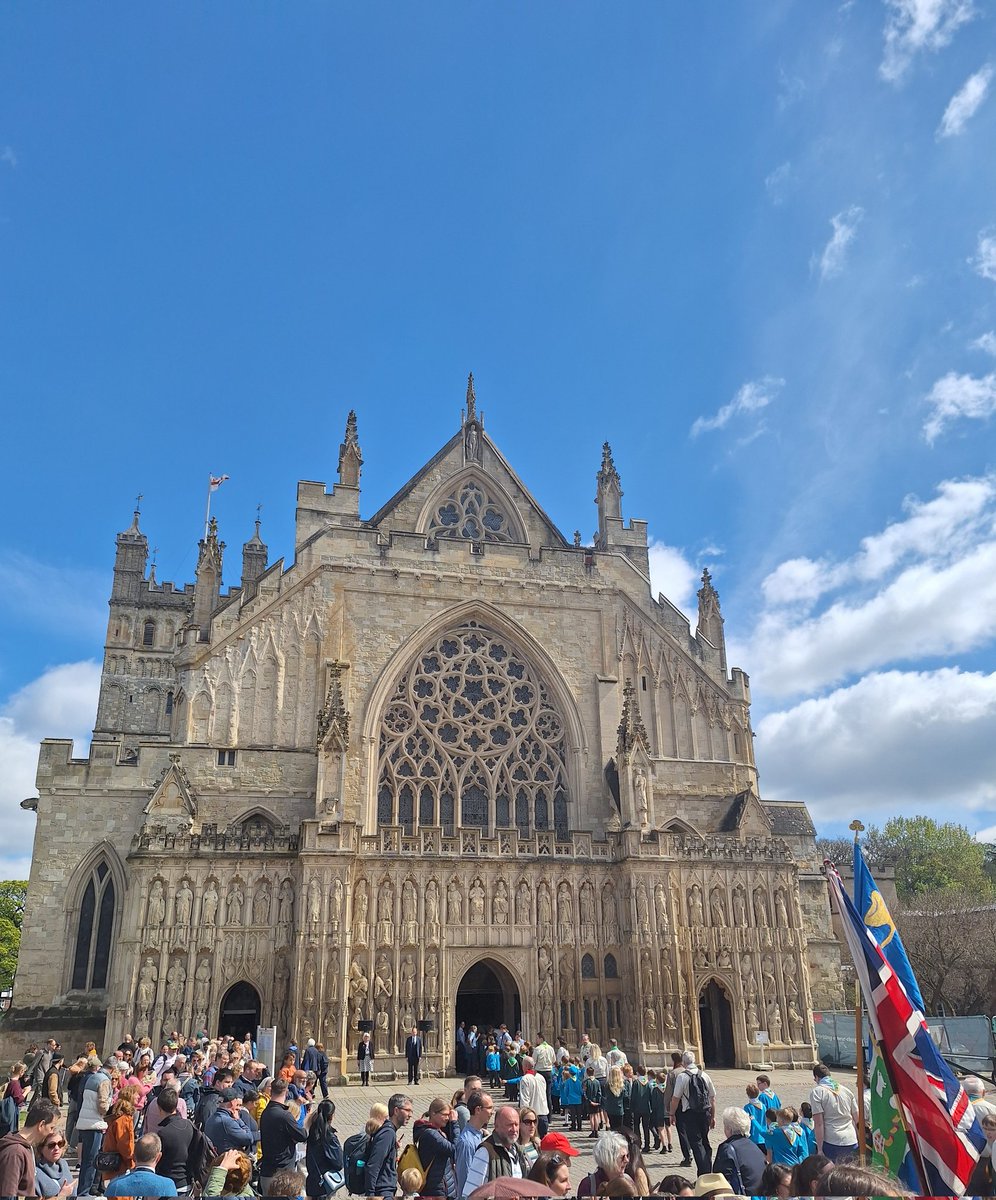 Great to see @ExeterCathedral full of hundreds of #scouts & #guides from across #Exeter for their #StGeorgesDay Parade...thanks to Revd Matt from @unlimitedchurch for leading such a fab service.
@CofEDevon #youngpeople #Inspire #volunteers @UKScoutNews #GirlGuiding