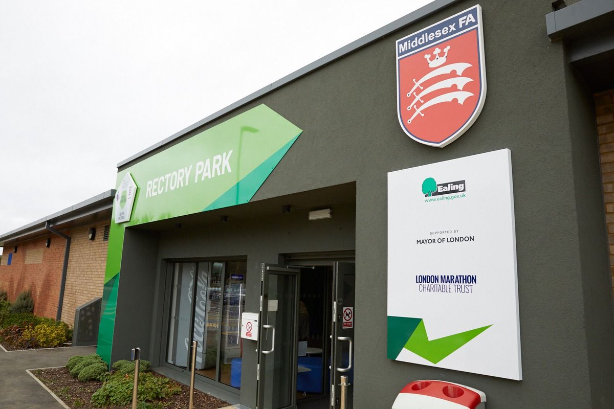 A reminder that we are recruiting for 2️⃣ new positions at Middlesex FA! 🗒️ Referee Development Officer 🗒️ Facility and Investment Officer Visit our website to read more and apply ⬇️ buff.ly/3xGfaUJ