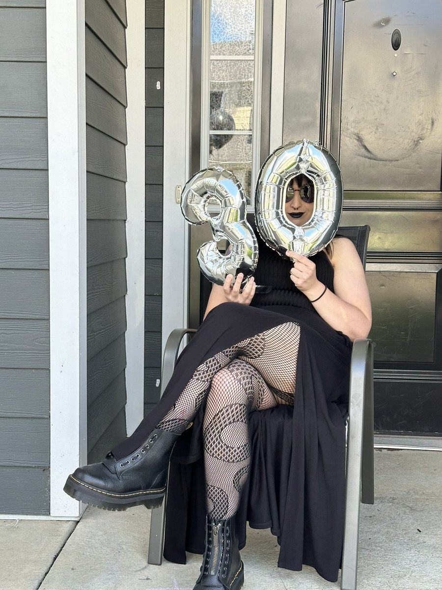 ladyresi's tweet image. RIP 🪦 to my 20s #rip20