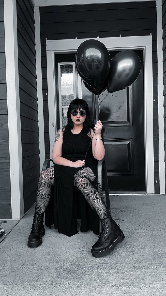 ladyresi's tweet image. RIP 🪦 to my 20s #rip20