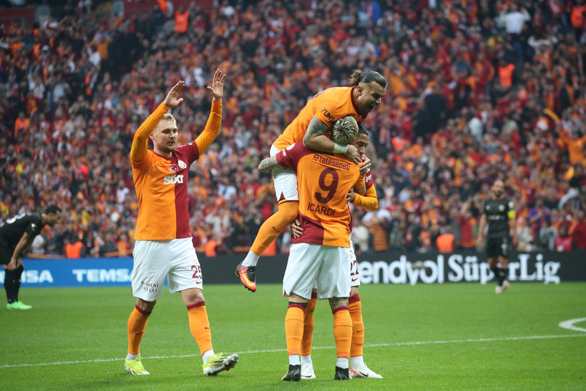 Galatasaray, Fenerbahçe karşısında genel averajı 1’e indirdi. Galatasaray +56 averaj Fenerbahçe +57 averaj
