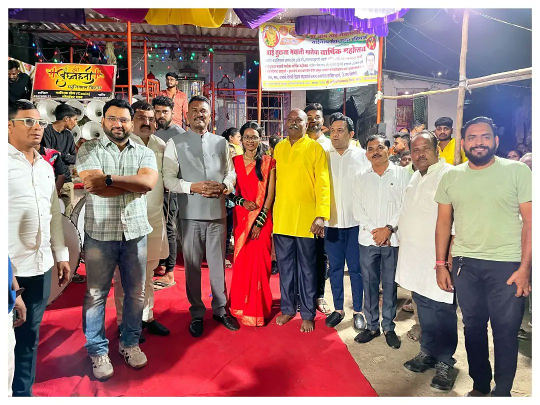 PratapSarnaik's tweet photo. श्री. रमेश लोखंडे यांची कन्या चि. सौ. का. प्रिया हिच्या हळदी समारंभास भेट देऊन, भावी वाटचालीसाठी शुभेच्छा व आशीर्वाद दिले. 

#PratapSarnaik #Shivsena #HaldiEvent https://t.co/RMhyKiRkmq