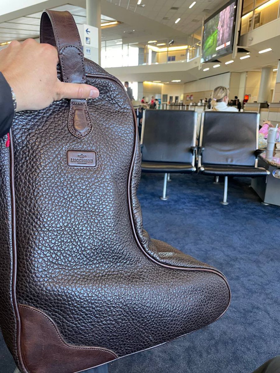 manolojim's tweet photo. Aquí listos con todo y botas, rumbo a nuestra gira económica por Asia. Vamos por más inversiones y mejores empleos para nuestra gente. #Coahuila 👍🏼🤠💪🏼 https://t.co/ahsuB5Zmix