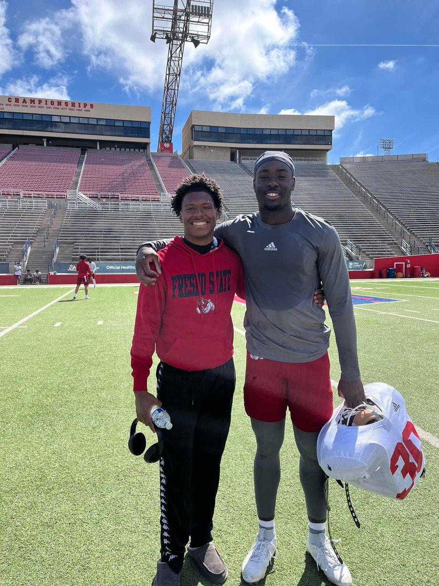 Had an amazing time in Fresno! Extremely grateful to have received my 5th D1 offer from @FresnoStateFB! ❤️💙 @HooRydeFootball @coachwillgray @DogWiredDudes