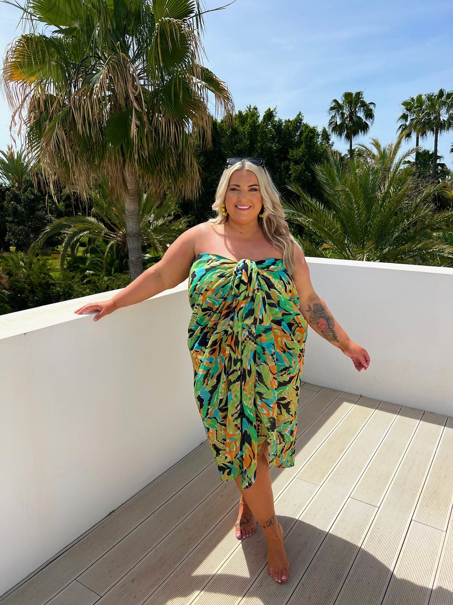 𝐍𝐎𝐖 𝐋𝐈𝐕𝐄! 😍 Brand new @jessontheplussize ‘s swimwear range 🙌 Is now LIVE on the app! Featuring everything you need from swimsuits, bikinis and cover ups in the most gorgeous prints & colours 🧡Available in sizes 12-32! Head to the app now!