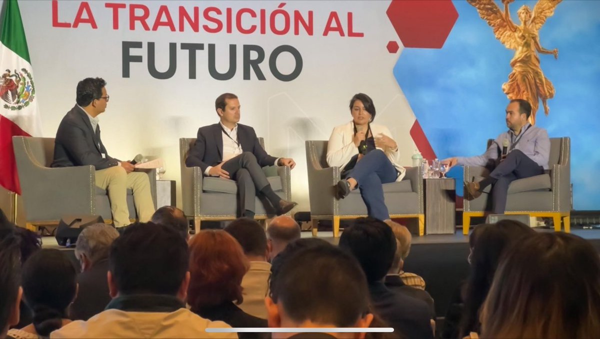 MarcoSanchezGue's tweet photo. Tuve el gran honor de moderar el panel de Sustentabilidad de la conferencia de #MomentoMexicano, que organizamos en el Harvard Club of Mexico @MxHarvard .
Los panelistas fueron José Luis Muñoz, Director Ejecutivo de Sustentabilidad y Relación con
Inversionistas de Banorte. Alejandra Vázquez, Directora Global de Sustentabilidad
Grupo Bimbo y Patricio Caso, Director Senior de Asuntos Públicos, Comunicación y
Sustentabilidad de Coca Cola México, conversando en el panel de Sustentabilidad