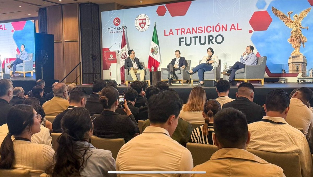 Tuve el gran honor de moderar el panel de Sustentabilidad de la conferencia de #MomentoMexicano, que organizamos en el Harvard Club of Mexico @MxHarvard . Los panelistas fueron José Luis Muñoz, Director Ejecutivo de Sustentabilidad y Relación con Inversionistas de Banorte.