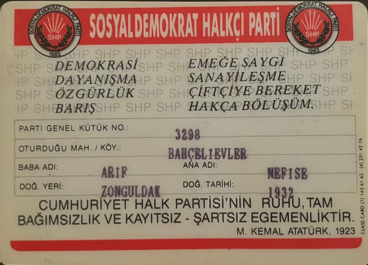 önümüzdeki dönemde yapılacak @herkesicinCHP kurultaylarına bir önerim var; 12 Eylül 1980 darbecilerinin CHP dahil kapattıkları partileri, 1992’de; DYP+SHP hükümeti çıkarttığı bir kanunla yeniden açtı. 1992’de dönemin tüm partileri, 12 Eylül öncesi asıllarıyla birleşirken, SHP