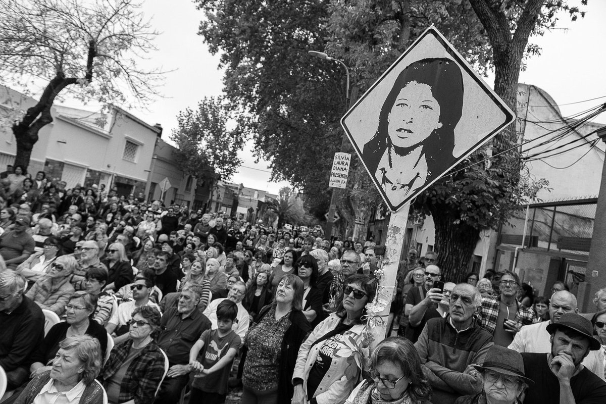 famidesa's tweet photo. ¡Que la memoria de Silvia, Diana y Laura perdure por siempre en nuestros corazones!

Nunca Más Terrorismo de Estado.

📷 @smazzarovich https://t.co/3vA9T4b7T0