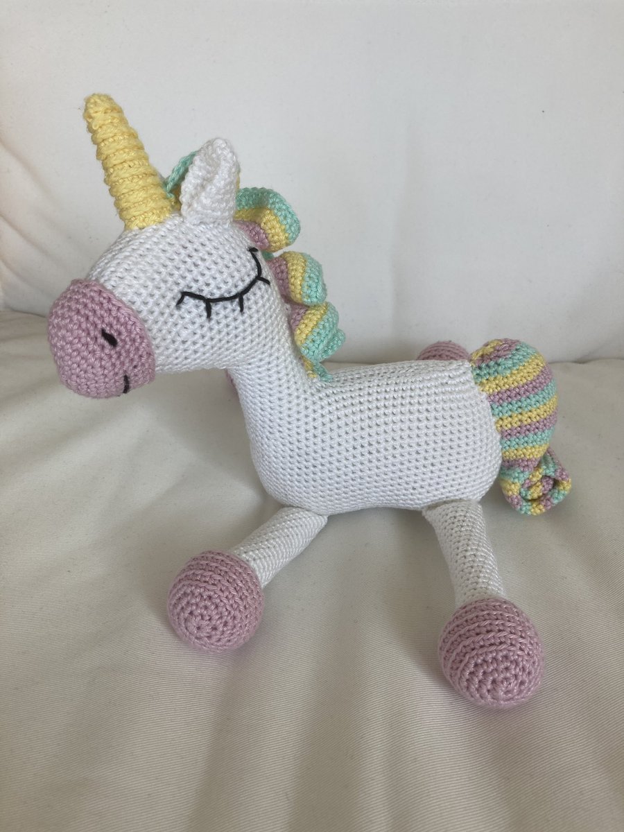 Naketh's tweet photo. Ist das nicht ein süsses #Eini 😻🦄? Anleitung von @momigurum_i #häkelnmachtglücklich #häkeln#einhorn #crochet #unicorn #crochet_with_momigurumi https://t.co/jYCvEeikQ9