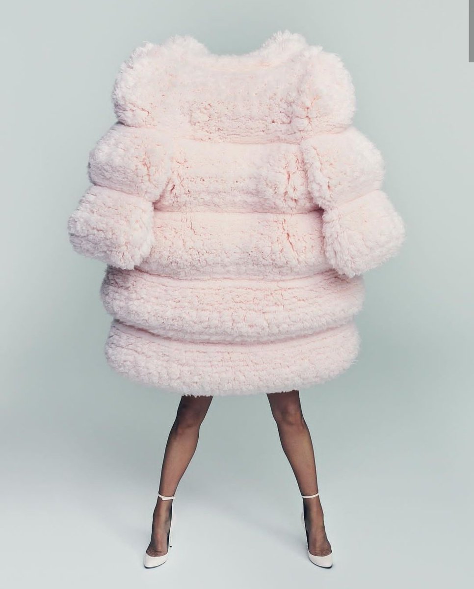 I can recognize them legs anywhere