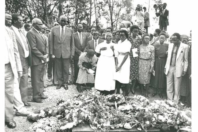 This is President Moi in the burial of Robert Ouko and he was very remorseful and touched.