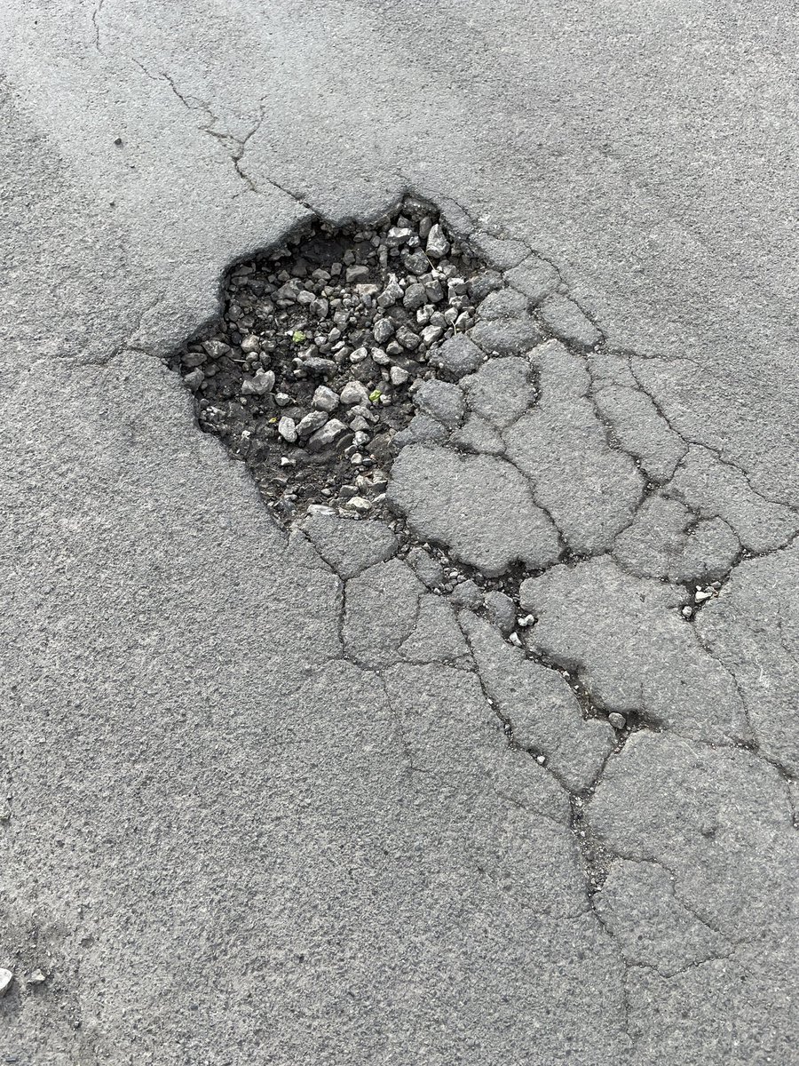 markdean5413's tweet photo. Hello @Christian4BuryS &amp; @BuryCouncil any news on the major potholes on Robertson St in Radcliffe getting bigger &amp; bigger &amp; more dangerous https://t.co/ckcFL8tJVL