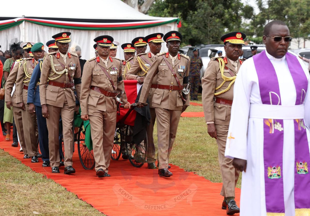 H.E.  Dr. William Ruto, President of the Republic of Kenya and Commander-in-Chief of the Defence Forces today led the military fraternity, Kenyans and members of the Diplomatic Corps in the burial of the fallen CDF General Francis Ogolla in Siaya County.