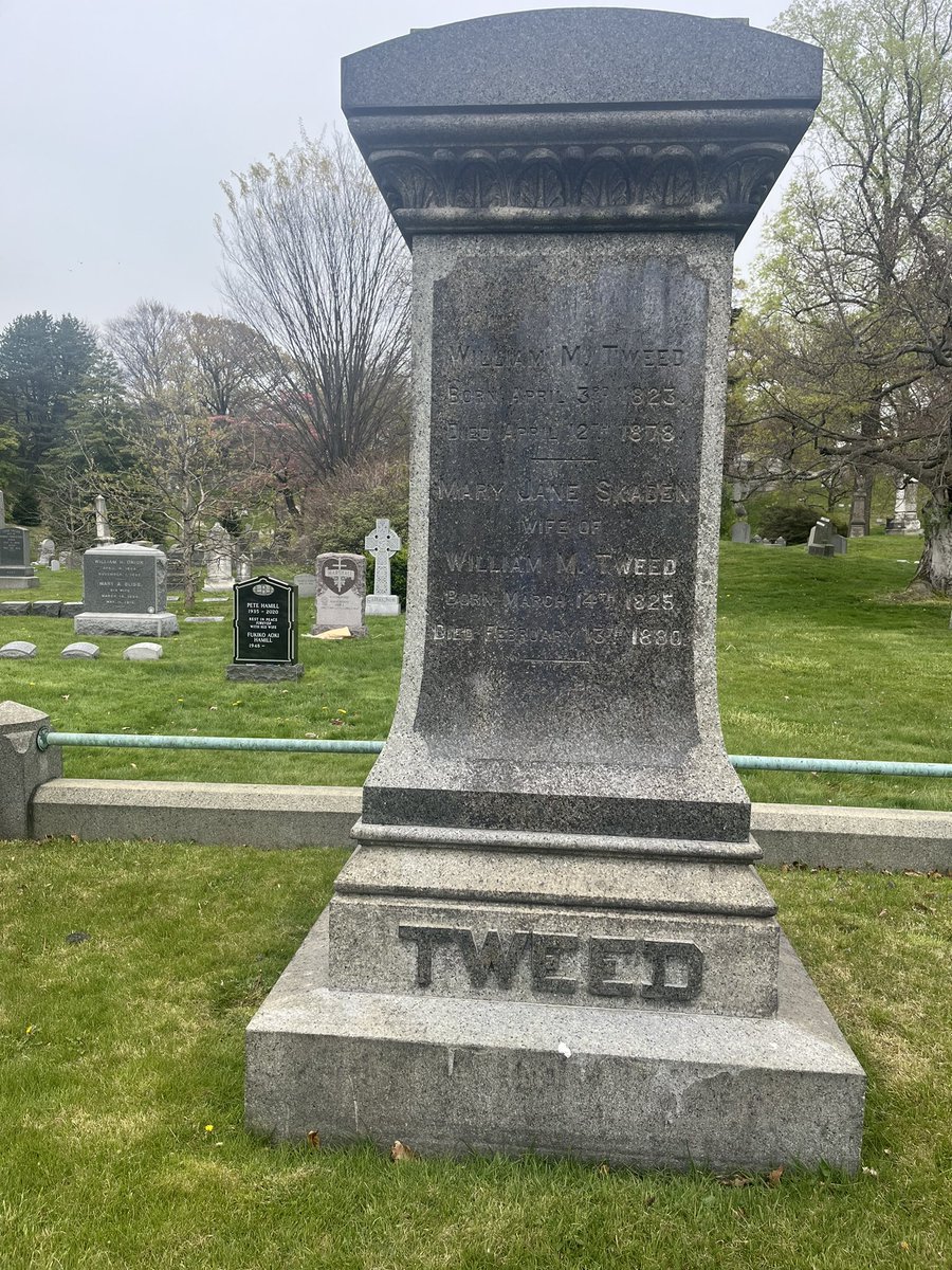 At Greenwood Cemetery and just discovered that Pete Hamill is buried directly behind Boss Tweed. @CityAndStateNY @NYTMetro @BoweryBoys