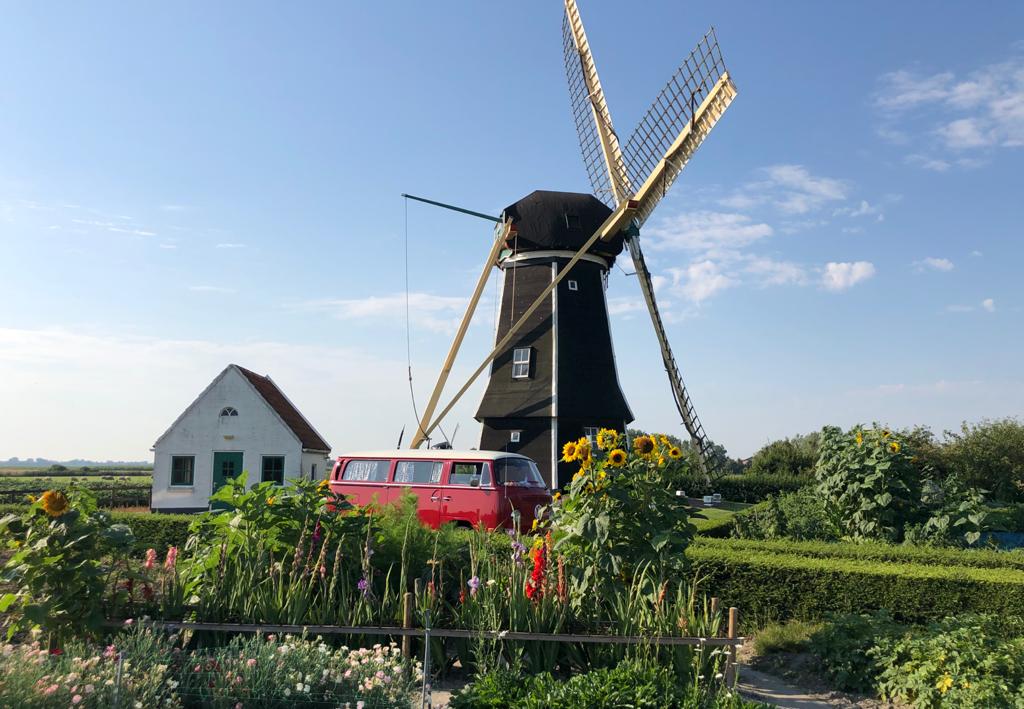 vans_vintage's tweet photo. Rode Roos zoekt een huurder met Hemelvaart! Ga jij met haar op pad? #RODEROOS #HEMELVAART #VWT2 #VWLOVE #SFEERVOLKAMPEREN #STIJLVOLOPPAD #STIJLVOLTOUREN #ONTDEKRODEROOS #ONTSPANNEN #AVONTUUR #NEDERLANDISMOOI #GELUK #ROUTELIGTKLAAR #GEENGEDOE https://t.co/D5dJuevAmM