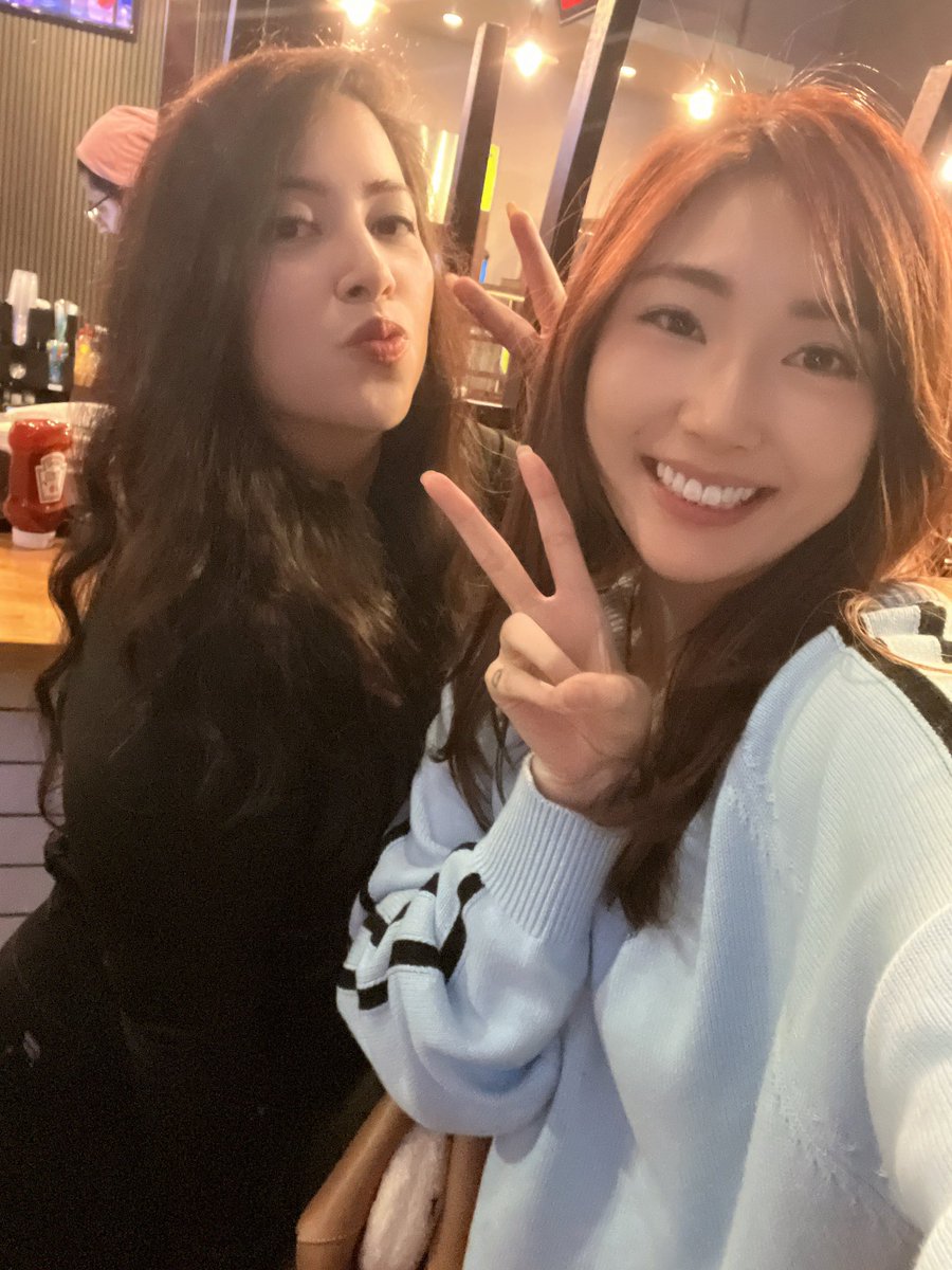 itsElleCee's tweet image. My heart is so full after meeting so many sweet people in person yesterday♥️

Worth the drive and more , hope you guys loved Texas✨