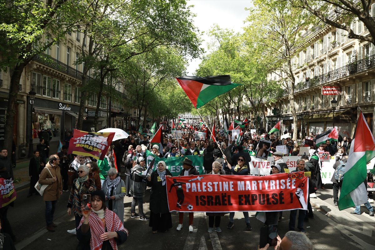Paris'te ırkçılık ve İslam düşmanlığına karşı protesto.. 📍Fransa-Paris