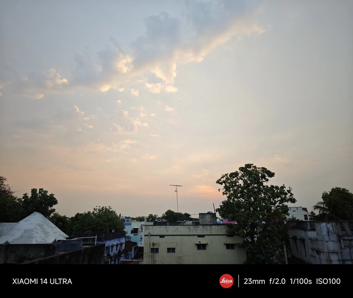 #GalaxyS24Ultra vs #Xiaomi14Ultra ✨️

#CameraFaceoff - Shooting Sky with vibrant clouds ⛅️ 

1 - S24U
2 - X14U Leica Vibrant
3 - X14U Leica Authentic 

👑 When it comes to capturing the sky, the Samsung S24 Ultra reigns supreme! 🌟 

With its stunning 3D-like effect, the clouds