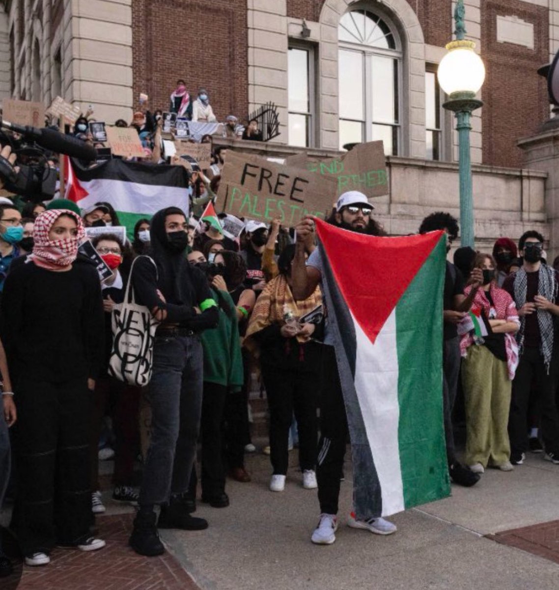 𝟏𝟗𝟑𝟖 Nazi’s block Jewish students from entering Vienna University. 𝟐𝟎𝟐𝟒 Palestinian activists block Jewish students from entering Columbia University.