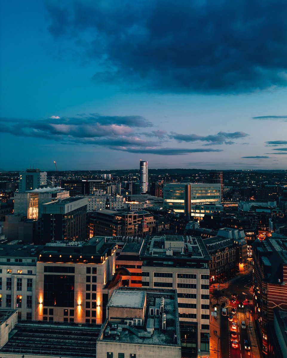 Sleep tight, Leeds, our favourite city! 🌙✨

Photo by IG: andremilnoches

#Leeds #visitleeds #dronepals