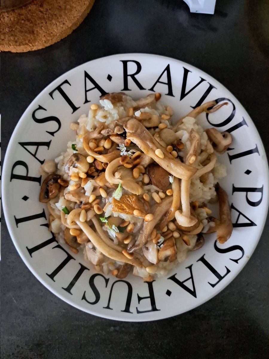 dunja_lim's tweet photo. Tweede #Foodbag kookkunst mag er ook zeker wezen! π€
Risotto met wilde champignons, pijnboompitten en daslook maar daar moet je heel hard naar zoeken.
Wel heel lekker! π₯° https://t.co/8r2BmF2lLv