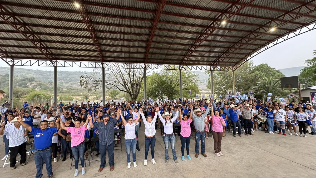 SoniaRocha1qro's tweet photo. Agradezco a mi tocaya Sonia Ponce Camacho por la invitación para acompañarla, en equipo con mi presidenta de partido @LeonorMejia a #Otates en #LandaDeMatamoros, mucho éxito, te deseo lo mejor, ¡enhorabuena! #TrabajoYCorazón, #vamosKonTodo #VamosConPasosFirmes https://t.co/QRzXSi6Khr