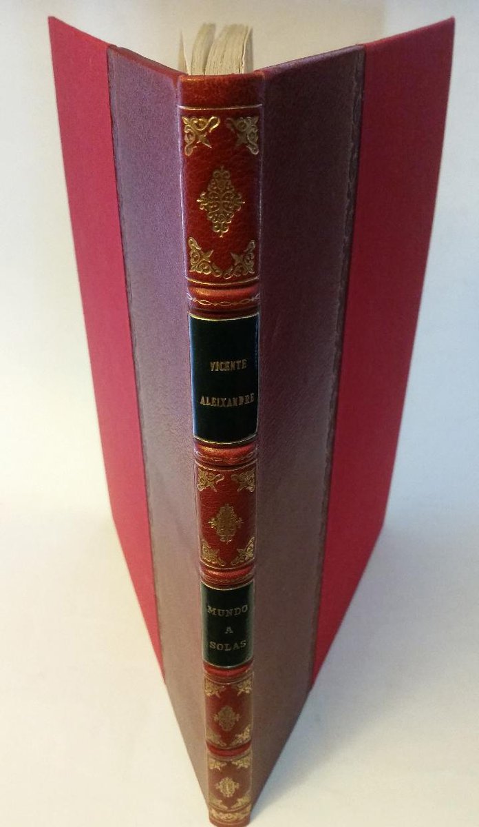 ortizmlibros's tweet photo. #TalDíacomoHoy de 1898 nacía #Aleixandre, escritor #Generacióndel27, y Nobel en 1977. Le recordamos con 1ª edición de "Mundo a solas" de 200 ejemplares numerados, 1950.
📌Cardenal Silíceos, 22. Madrid).
📞+info: 616 526 430. #antiquebooks #libroantiguo #poesía #librosantiguos https://t.co/CYBHxajdPS