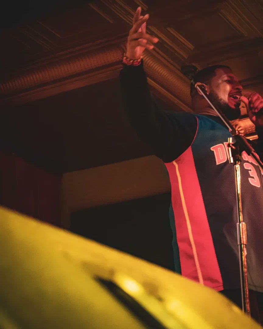 parisstephan330's tweet photo. "You want a verse, then pay the fee cause all these throwbacks ain't cheap" 😤
#LyricalLoungeVol2 #ImWho
📸: Ian Alerion https://t.co/hwellKdx4G