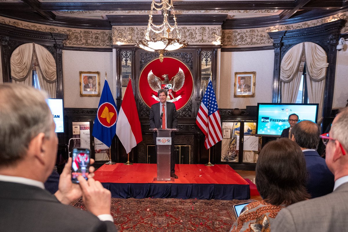 Both Guests of Honor emphasized 🇮🇩’s role as a crucial & strong partner for 🇺🇸, reflected in the robust growth of econ. cooperation, particularly following the elevation of bilateral relations to a #ComprehensiveStrategicPartnership by Pres. @Jokowi & @POTUS Joe Biden in Nov 2023