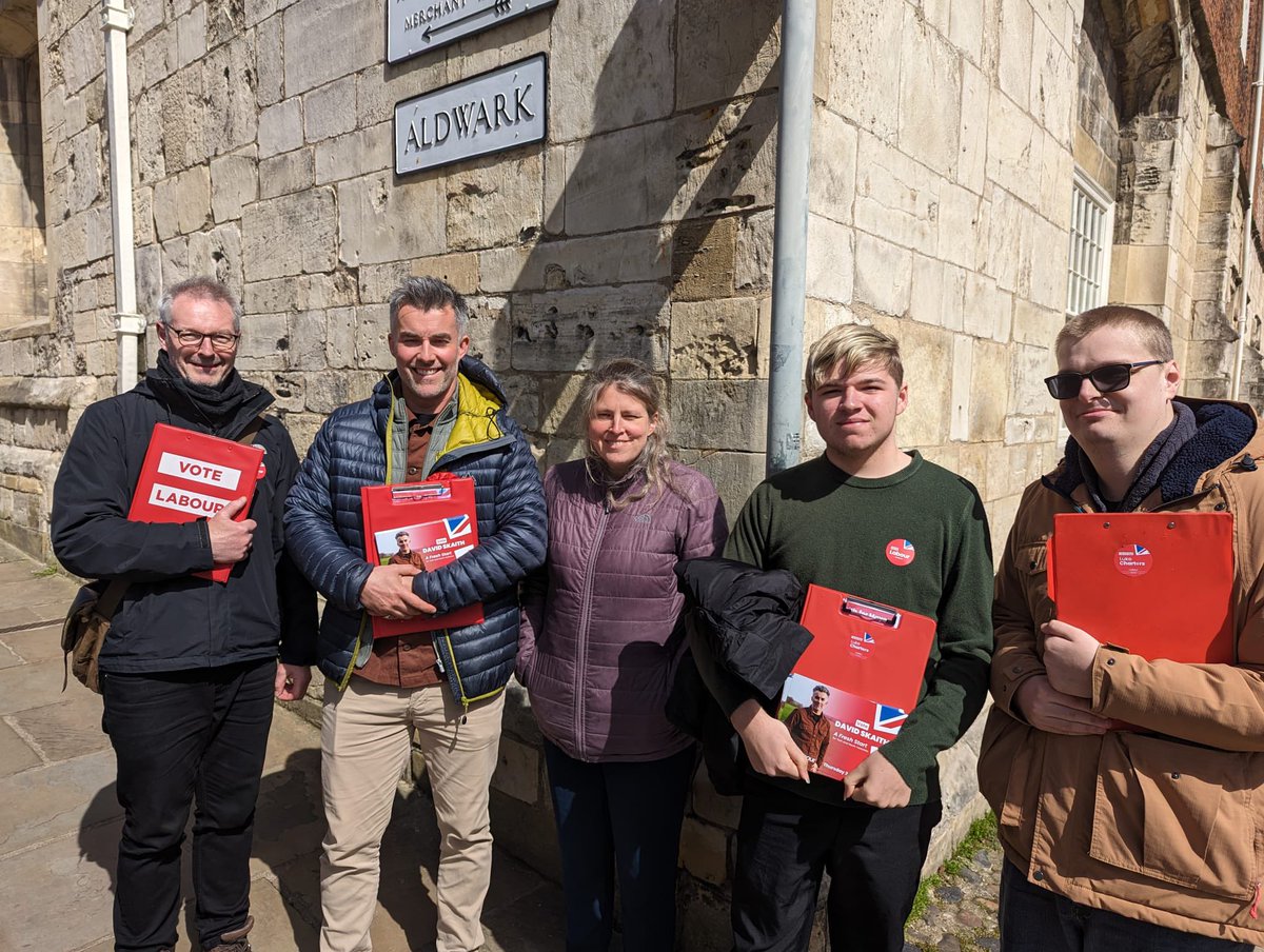 Guildhall @labouryork team out in force this weekend with @RachaelMaskell and @anthonysclarke 👍🌹