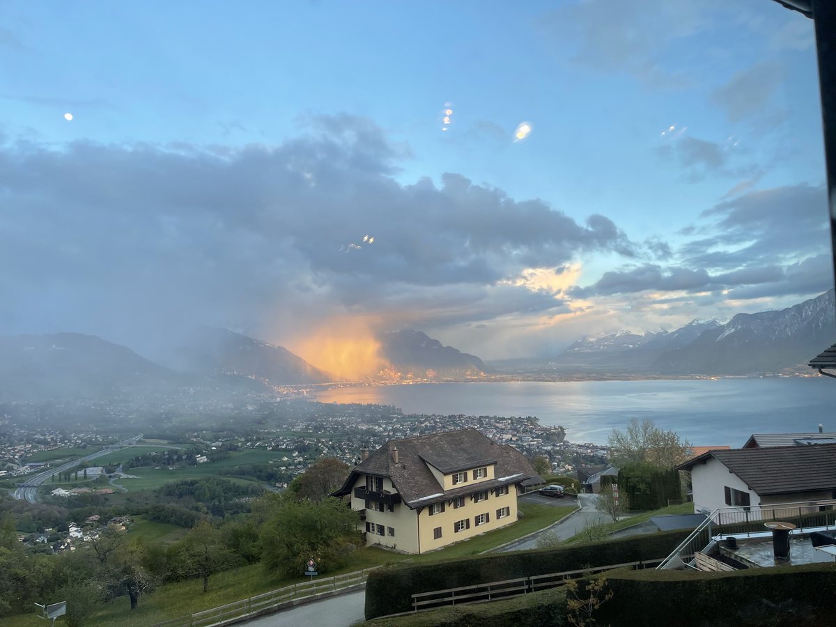 #Smoke On The Water? Nope, just an extraordinary sunset with clouds over # Montreux. ⁦@deeppurple⁩