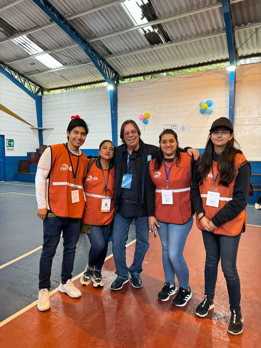 Como parte de la #MOE de @UNIORE  y a nombre del @CNE_COLOMBIA seguimos recorriendo los centros de votación en el Referéndum y Consulta Popular del #Ecuador. @cnegobec #ReferéndumYConsulta2024