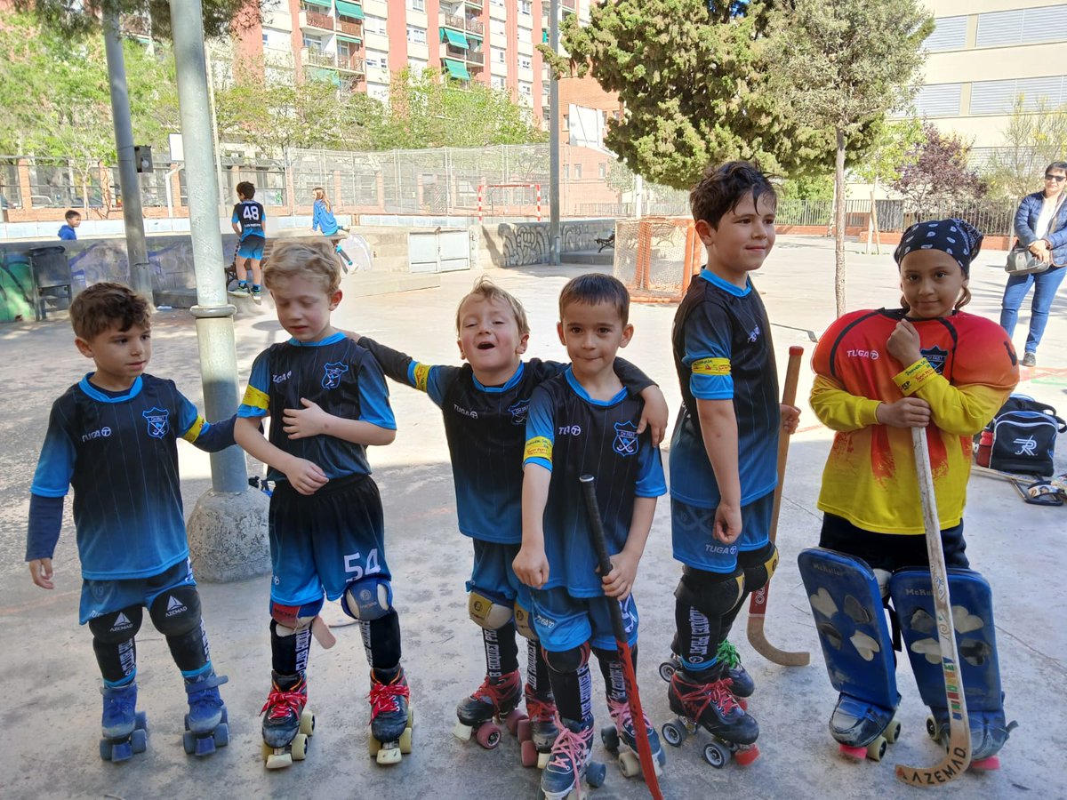 Gran jornada solidària dels amics del <a href="/AmicsJoanpetit/">Amics Joan Petit</a> Avuí tots els nostres jugadors han lluït els braçalets en els seus partits. 

#stickcontent