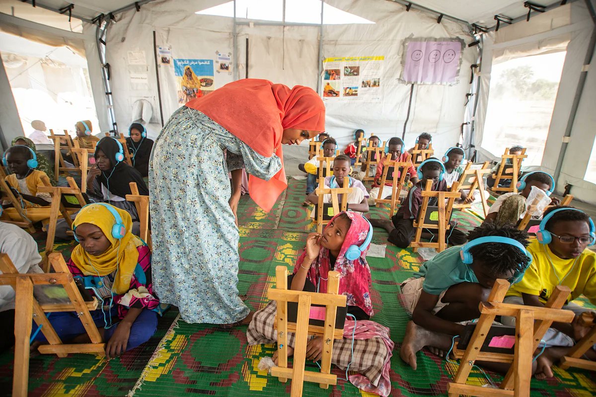 🗺️Take a tour of Shaimaa’s Makanna – an #ECW-funded children's safe space ensuring crisis-affected children can learn, heal & grow in #Sudan.

From e-learning to #MHPSS, @UNICEFSudan+partners work to ensure children have a chance at a brighter future!
👉educationcannotwait.org/news-stories/h…