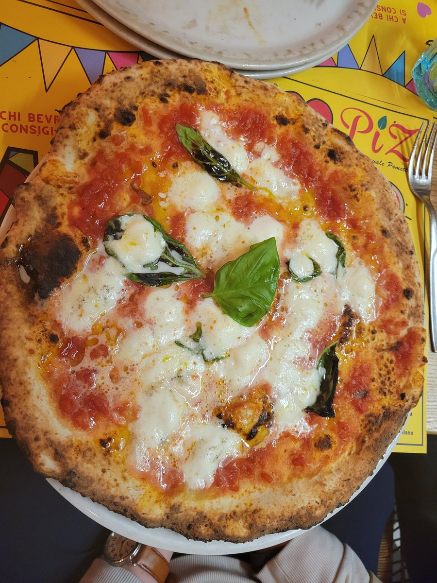 Piz Pizza in downtown Milan. Simple and delicious!