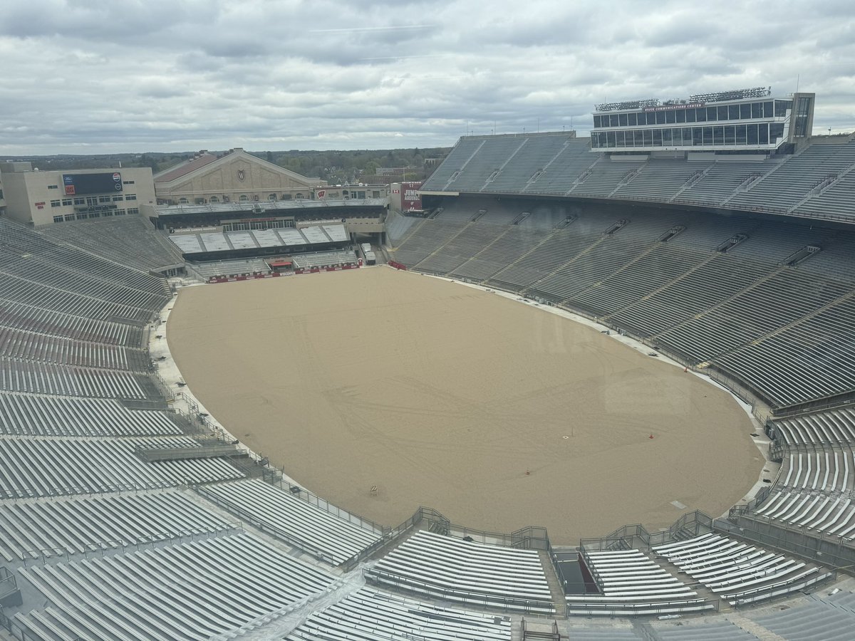 Had an amazing time at the University of Wisconsin–Madison yesterday. Thank you for having me on campus! @CoachFick @CoachMikeTress #goBadgers @StXFB @COACHSPECHT28 @Brodbeckj02 @WisFBRecruiting @RUNBYU @AllenTrieu @Dale_Dowden ￼