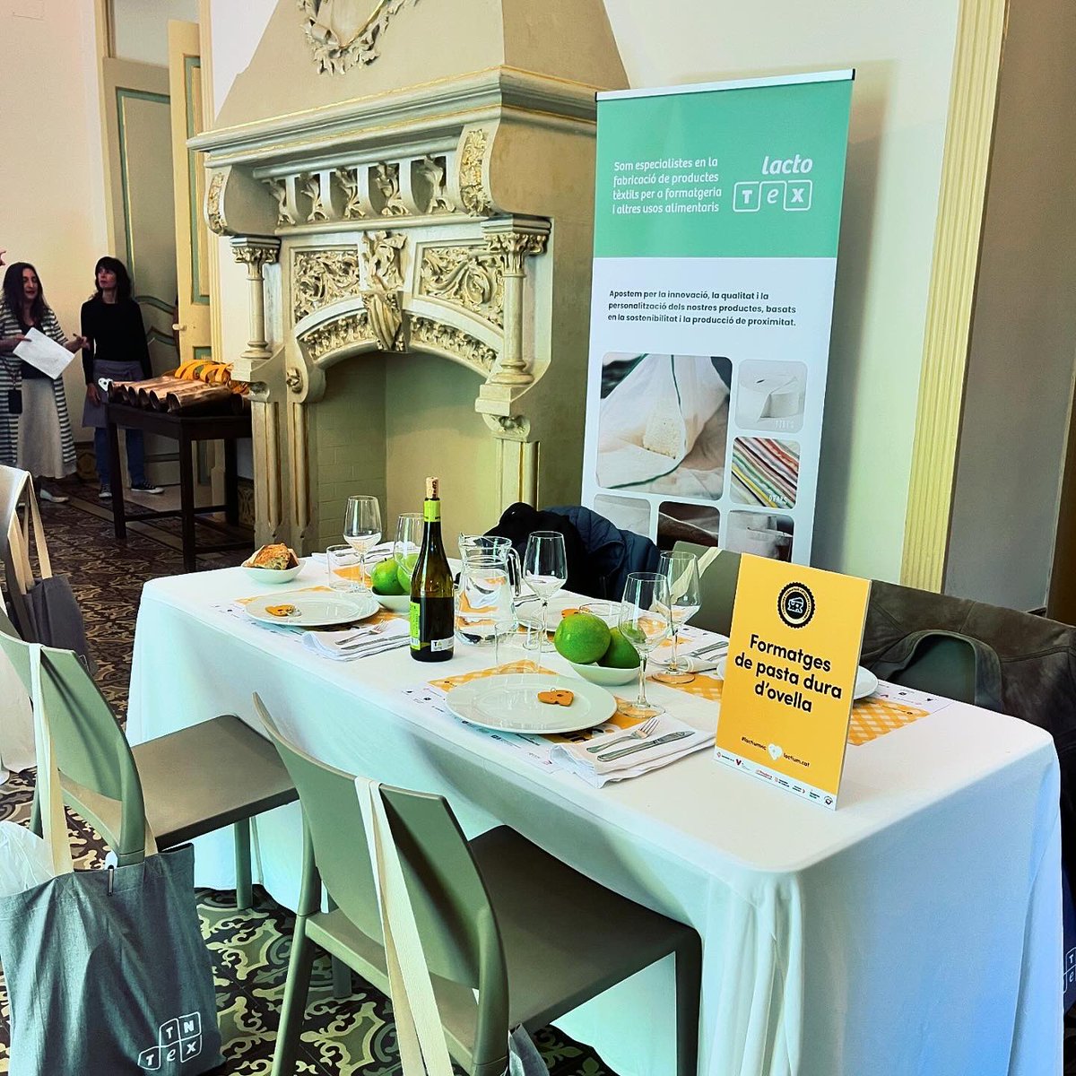 LACTOTEX's tweet image. Un plaer haver format part un any més del @LactiumVic 
L’any que ve més! 🤍

#lactium #formatge #formatgesartesans #formatgeartesà #vic #lactiumvic #ajuntamentvic #formatgeartesa #lactotex #draps #drapscotó #formatges #formatgesdepastor