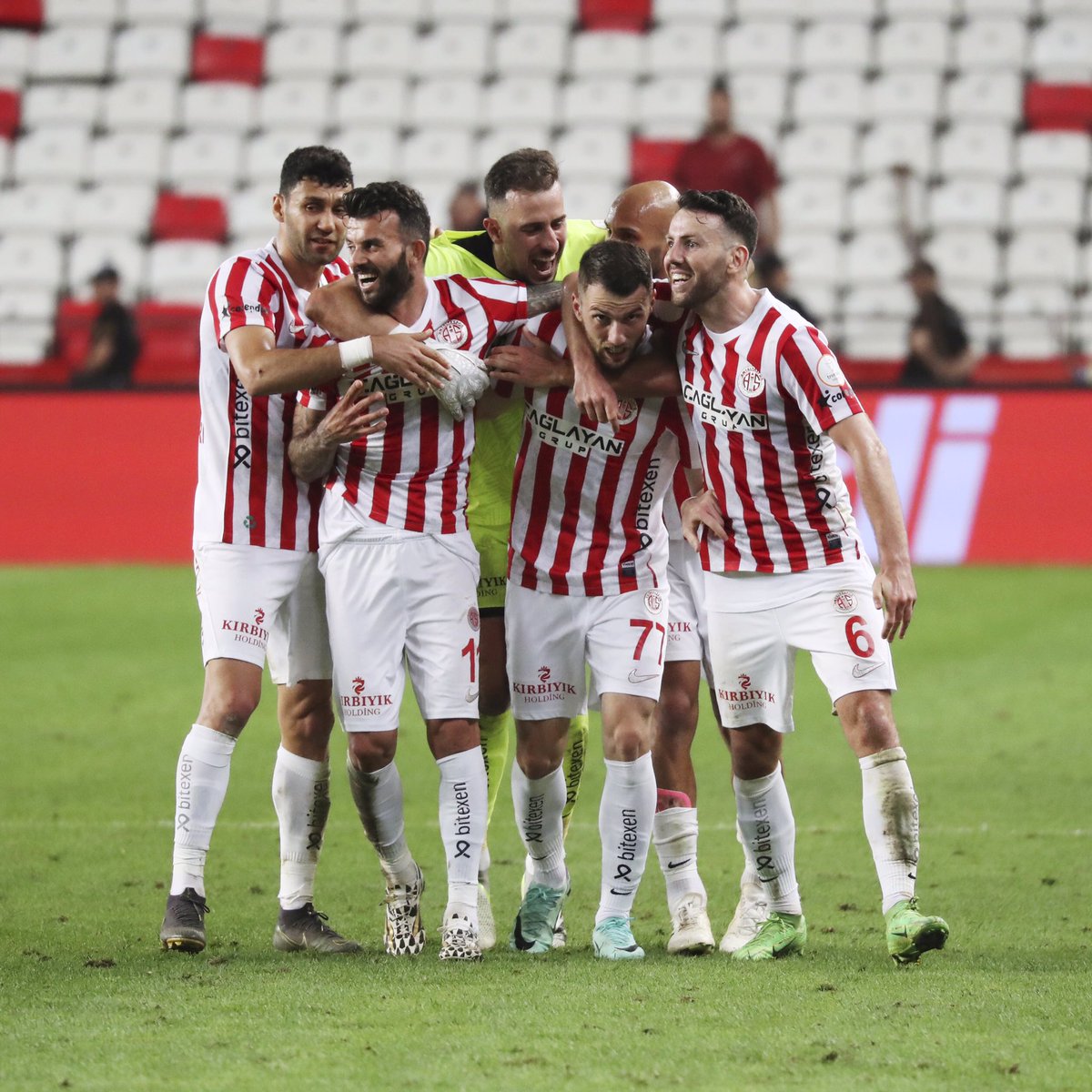 🚀 Zymer Bytyqi fişi çekti! #BitexenAntalyaspor