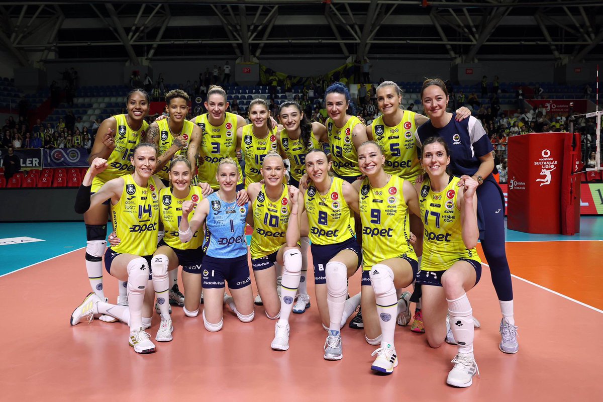 Şampiyon Fenerbahçe Opet 🏆 Vodafone Sultanlar Ligi 2023-2024 sezonu şampiyonu Fenerbahçe Opet Kadın Voleybol Takımı’nı kutluyorum. 👏