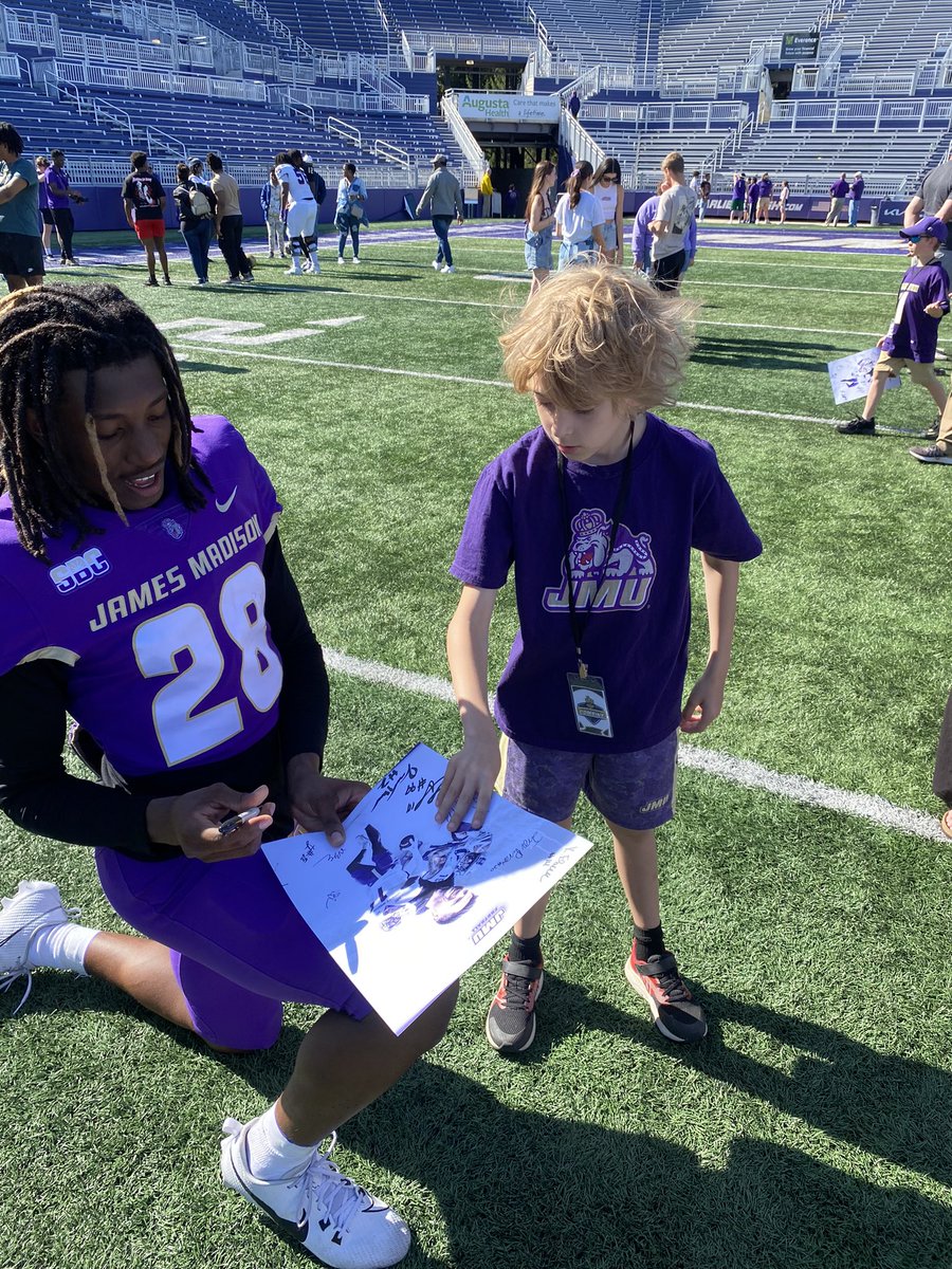 Tyjai110's tweet photo. Enjoyed spring ball as a JMU Duke 😁 @JMUFootball @JMUBarstool @JMUAlumni @EddieWhitley37 https://t.co/vaUDMeB8jD