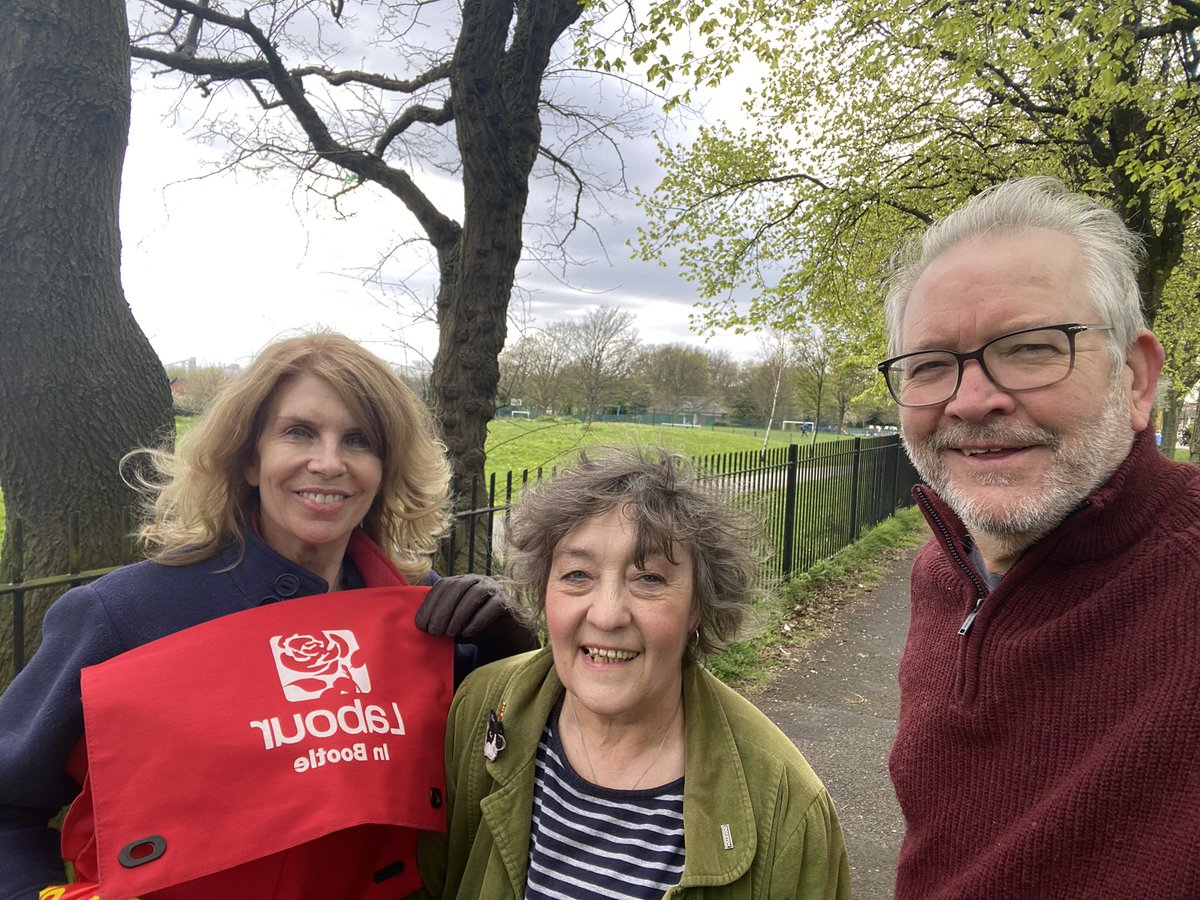 Great weather always helps. Leafleting and talking to residents by lovely Hatton Hill Park with Paulette Lappin, Labour Ford Ward candidate and Peter Dowd MP. Vote Labour on 2nd May. ⁦@Paulett54122148⁩ ⁦⁦@Peter_Dowd⁩