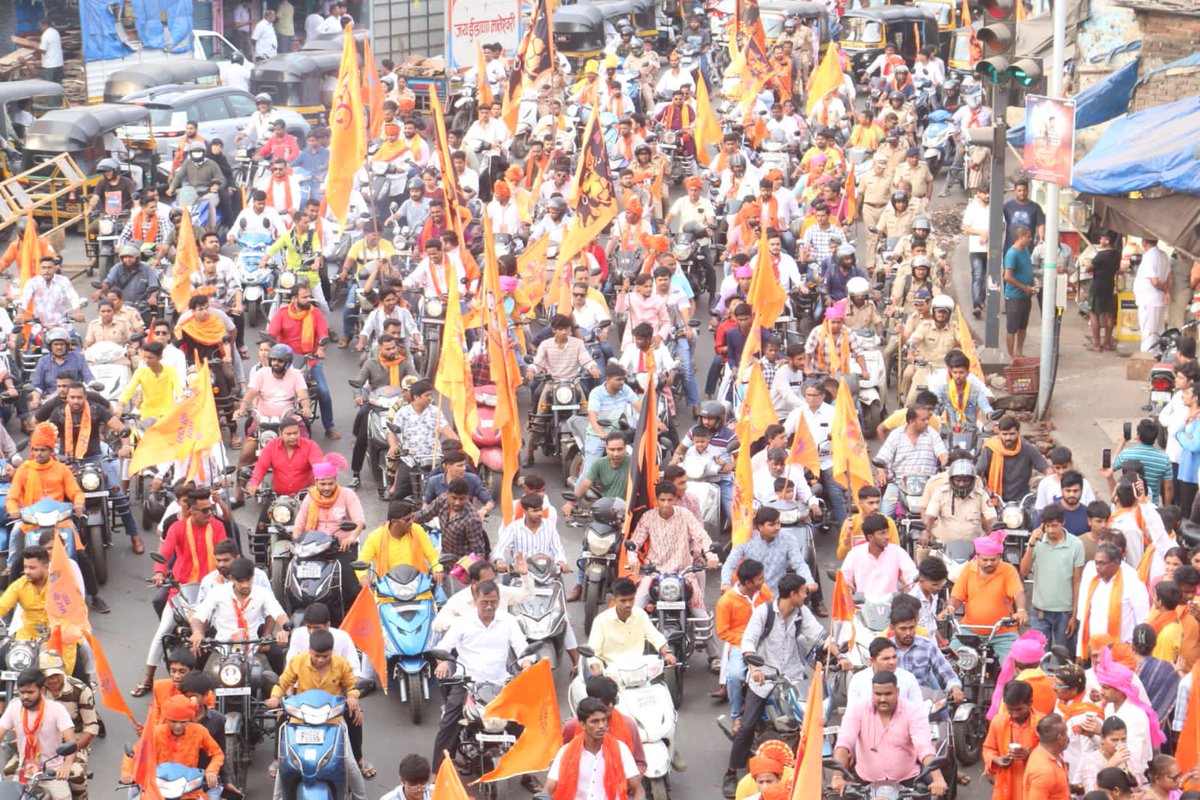 जय श्रीराम!
विश्व हिंदू परिषद अंतर्गत बजरंगदल, दुर्गा वाहिनी, मातृशक्ती यांच्या विद्यमाने शेर–ए–पंजाब, हनुमान मंदिर, बी.एम.सी. ग्राउंड येथून श्री. रामनवमी निमीत्त सहार जिल्हाच्या माध्यमातुन आयोजित केलेल्या भव्य शोभा यात्रेत सहभागी झालो. पुण्यभूमी अयोध्या येथे राम मंदिराचे स्वप्न