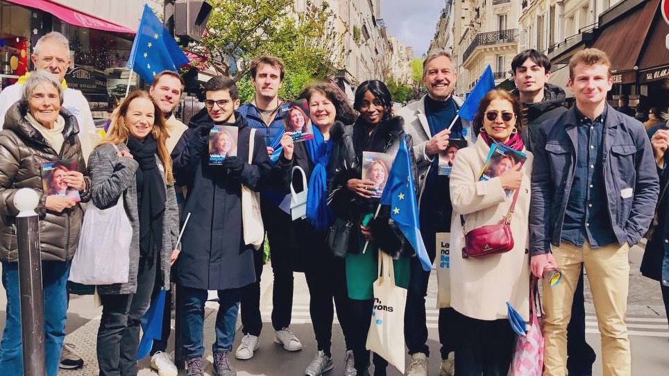 Oui, nous avons #BesoinDEurope ! Nous étions mobilisés pour @ValerieHayer tout le week-end sur nos marchés et dans les parcs pour échanger avec les Parisiens 🌞 Merci au ministre 🇪🇺 @JNBarrot pour son soutien 💪 Le #9Juin, faisons le choix de l’#Europe puissance 🚀