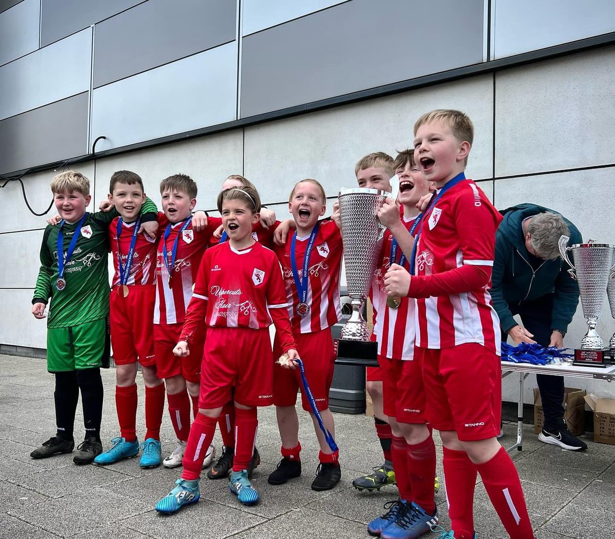 Colne_FC's tweet photo. ๐Cup fever๐
Congratulations to our Juniors U9s East Lancashire CUP WINNERS ๐๐ฅณ
Hoping their winning ways help our Firsts on the 30th as they walk out as mascots ๐ฅณ๐ฅณ๐ฅณ
#ThisMeansMore #OneClubOneCommunityOneColneFC https://t.co/XjY0VoRzp7