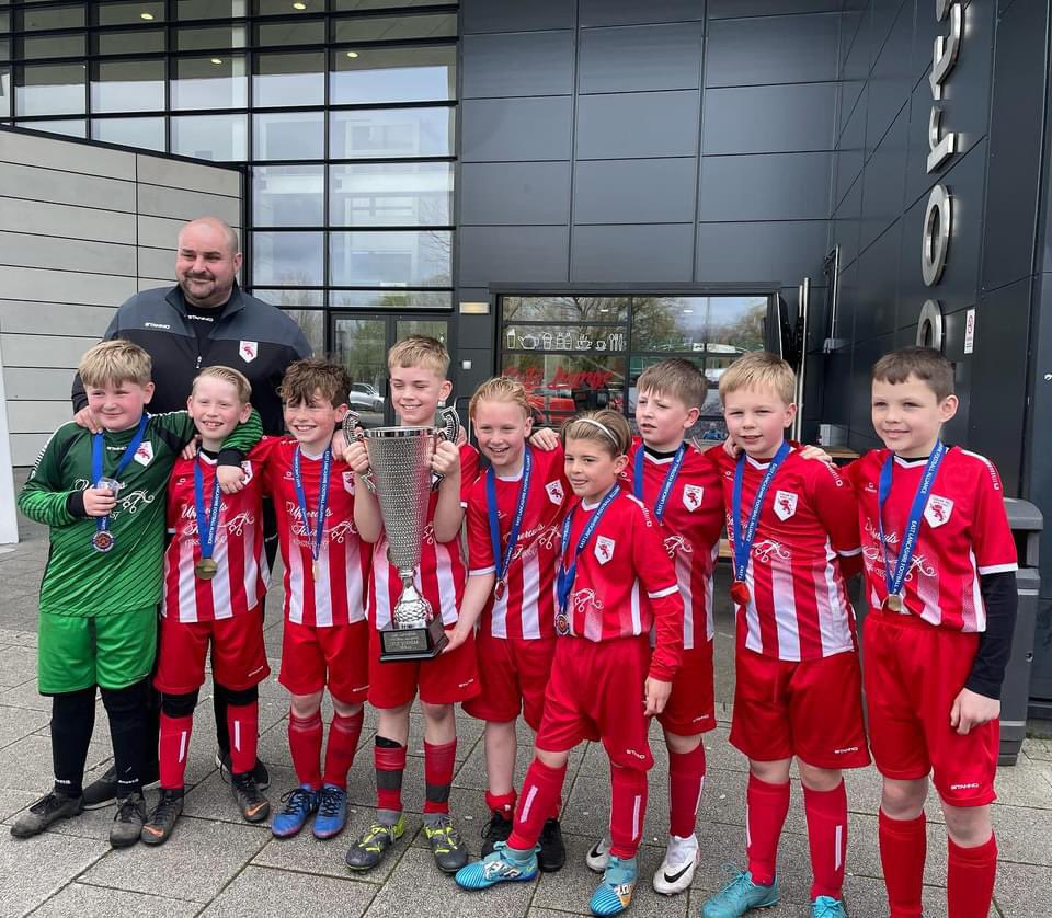Colne_FC's tweet photo. ๐Cup fever๐
Congratulations to our Juniors U9s East Lancashire CUP WINNERS ๐๐ฅณ
Hoping their winning ways help our Firsts on the 30th as they walk out as mascots ๐ฅณ๐ฅณ๐ฅณ
#ThisMeansMore #OneClubOneCommunityOneColneFC https://t.co/XjY0VoRzp7