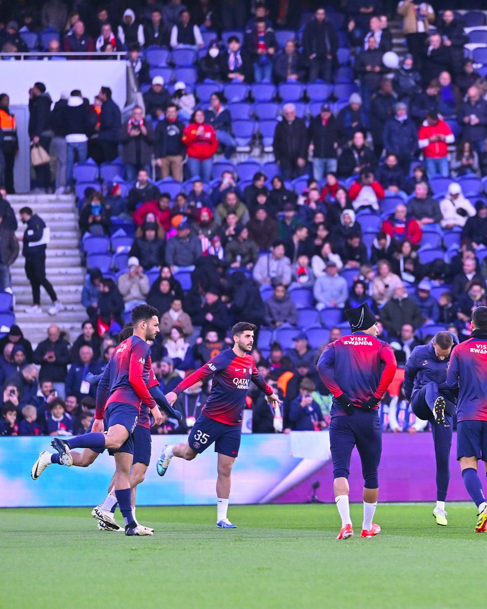 🔴🔵 PSG’s XI vs. Lyon Donnarumma - Hakimi, Danilo, Marquinhos, Beraldo - Zaïre-Emery, Vitinha, Asensio - Kolo Muani, G. Ramos, Barcola.